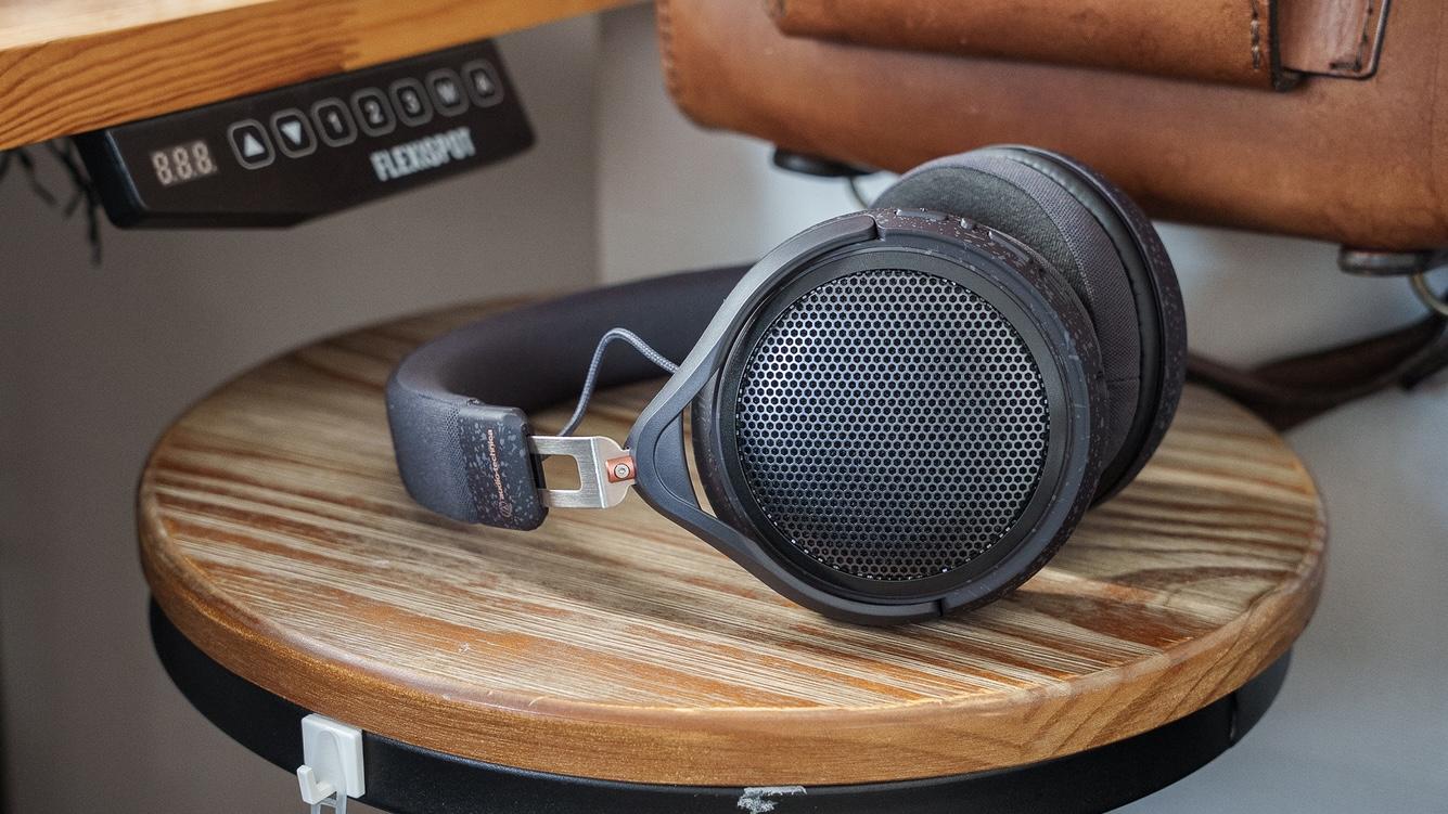 audio‑technicaの「ATH‑HL7BT」は軽くて開放的なオープン型ヘッドホン