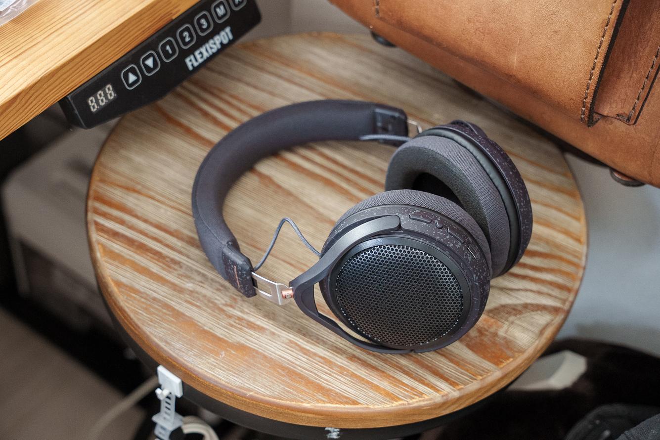 audio‑technicaの「ATH‑HL7BT」は軽くて開放的なオープン型ヘッドホン