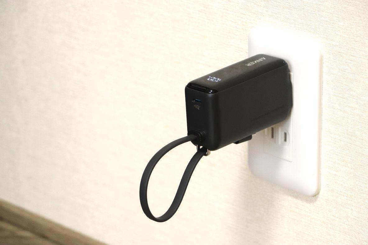 Ankerの「コンセント付き×ケーブル内蔵モバイルバッテリー」持ち運び