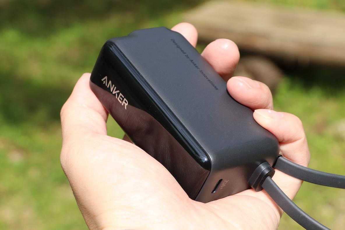 Ankerの「コンセント付き×ケーブル内蔵モバイルバッテリー」持ち運び