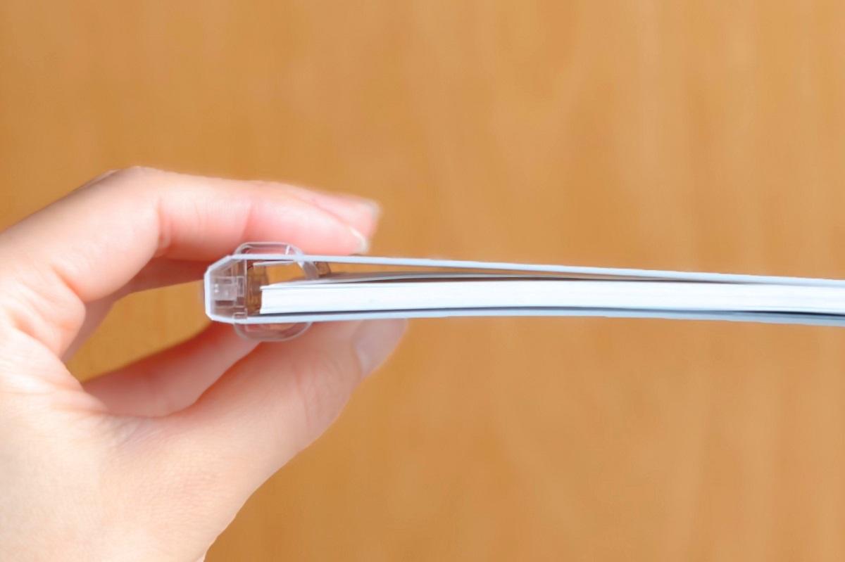 キャンパス「ノートのように使えるバインダー A7」の薄さ