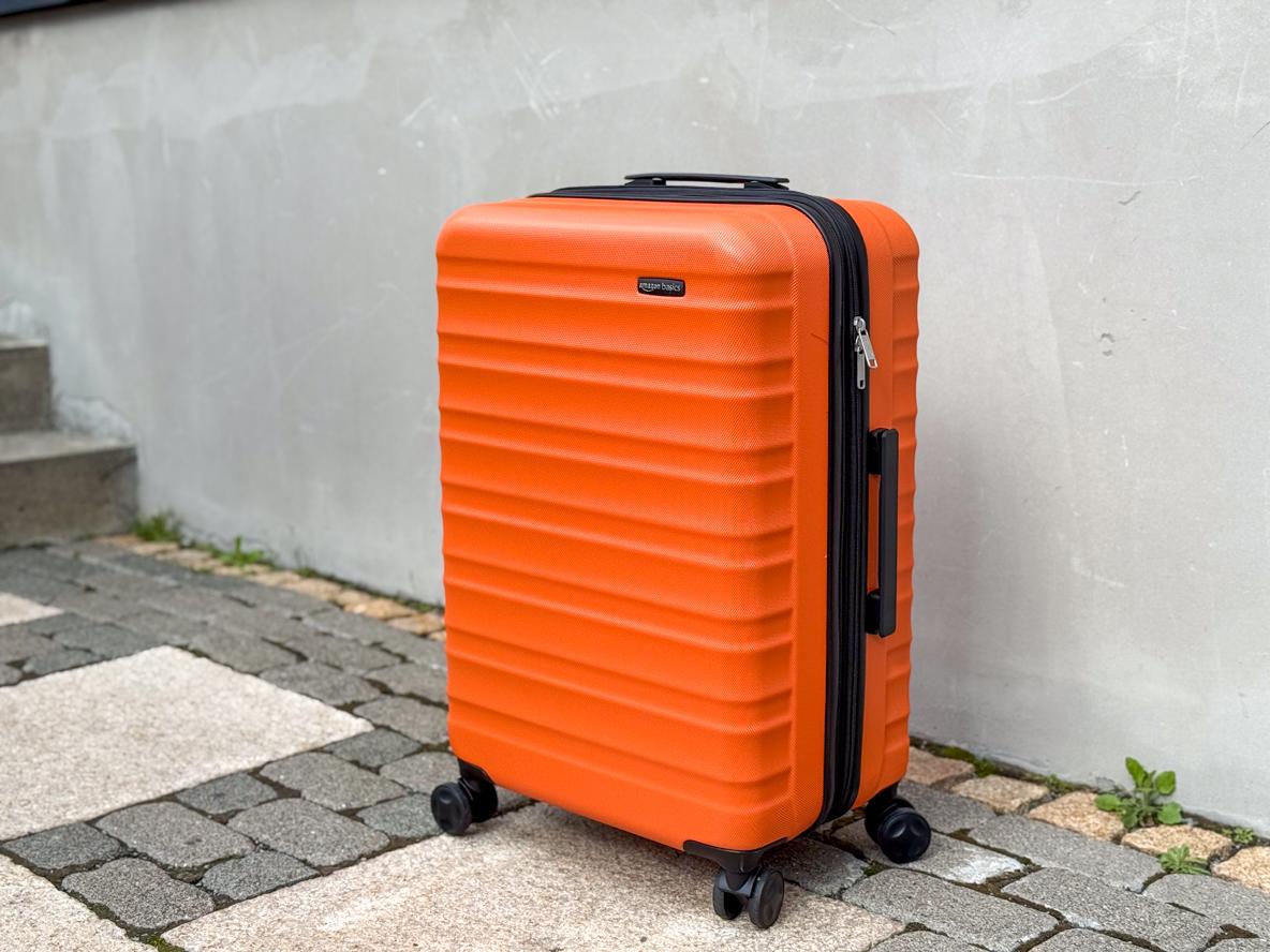 【新品】Amazonベーシック キャリーバッグ スーツケース 機内持込サイズ軽量 Amazonベーシックの「傷つきにくいキャリーケース」は移動時もスマート