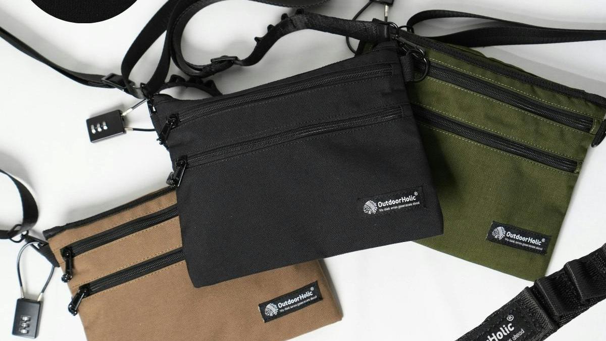 お出かけ先で荷物が増えても安心。トートに広がるサコッシュって頼りに
