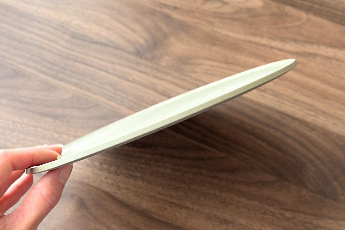 CHOPLATE オリーブグリーンの薄さ