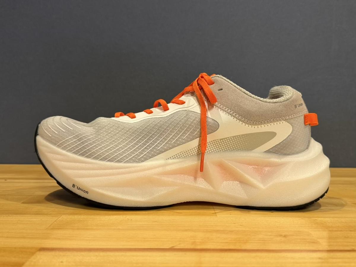 ワークマン「ハイバウンスファントムライド」