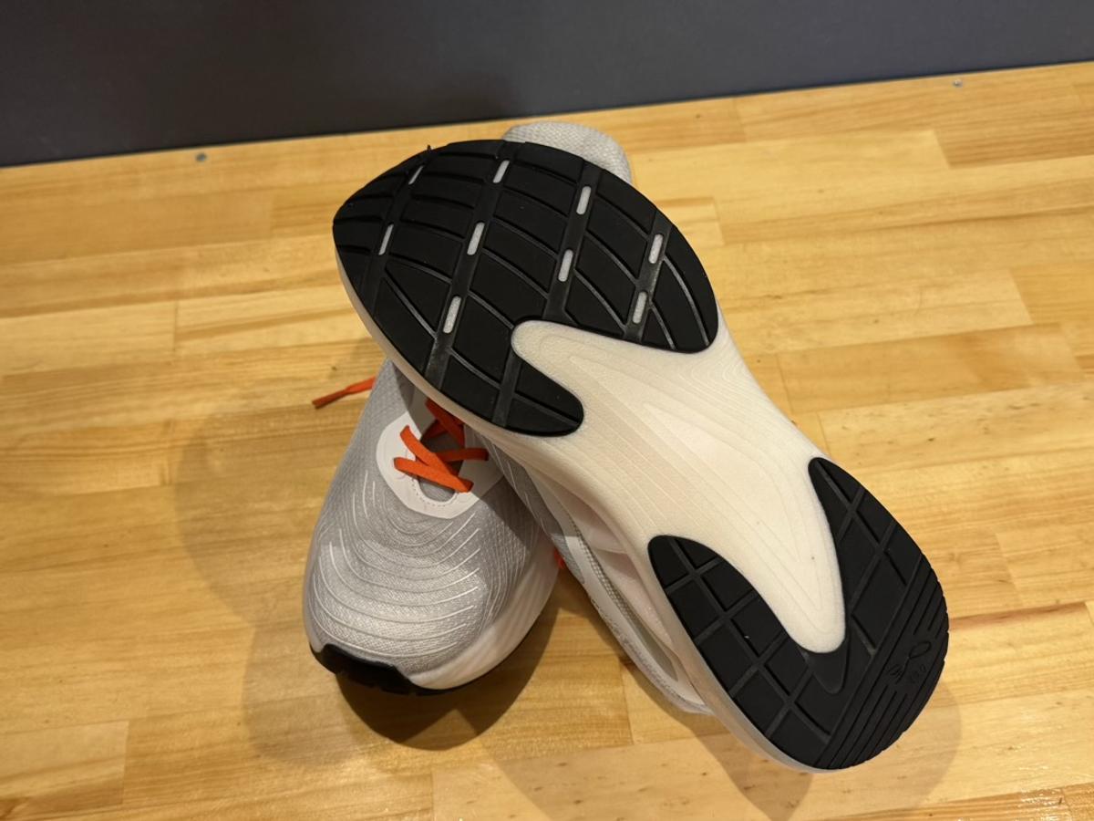 ワークマン「ハイバウンスファントムライド」