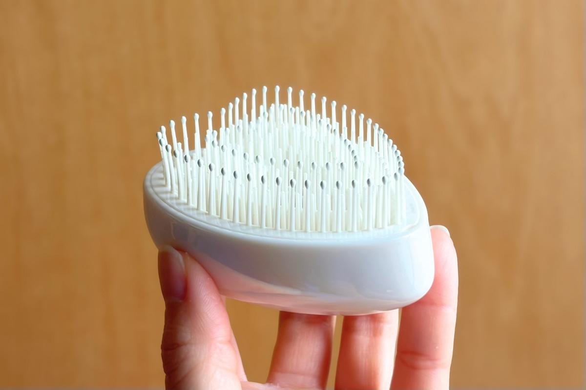 リファ「ハートブラシミニ」に搭載された2種類のピン部分