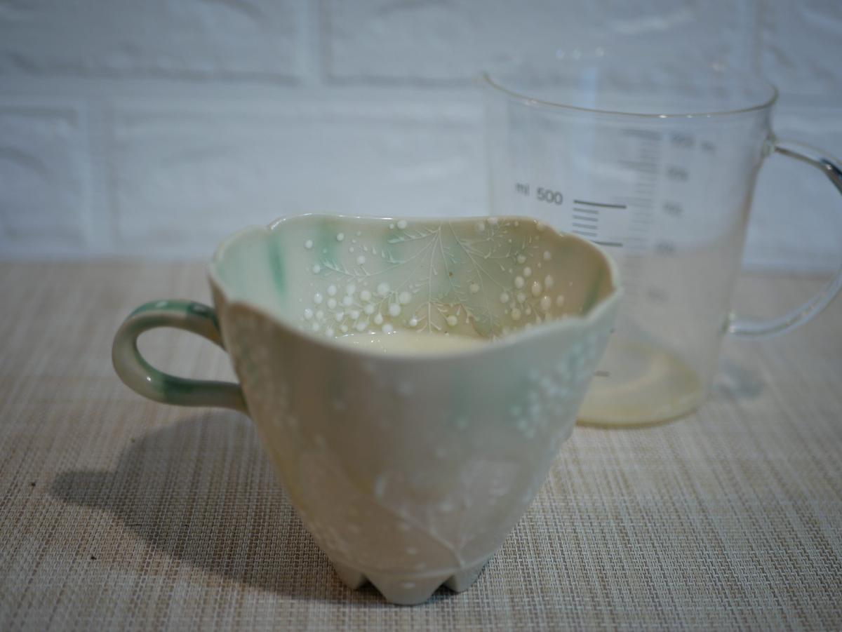 無印良品の耐熱ガラス メジャーカップで作ったチャイを注いだマグカップ