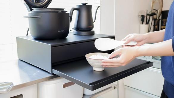 山崎実業の「ツーウェイ キッチン家電下引き出し＆スライドテーブル