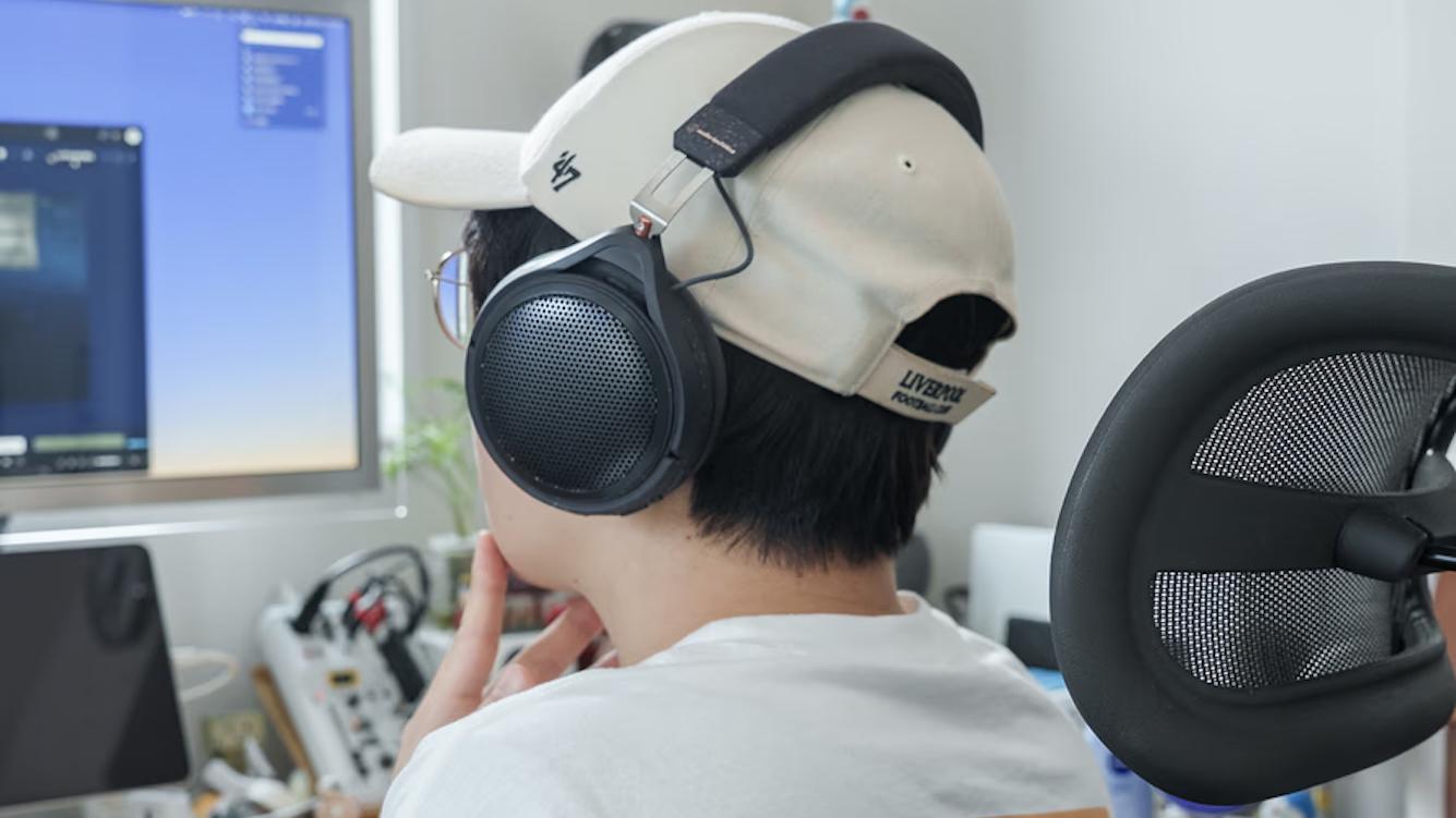 audio‑technicaの「ATH‑HL7BT」は軽くて開放的なオープン型ヘッドホン