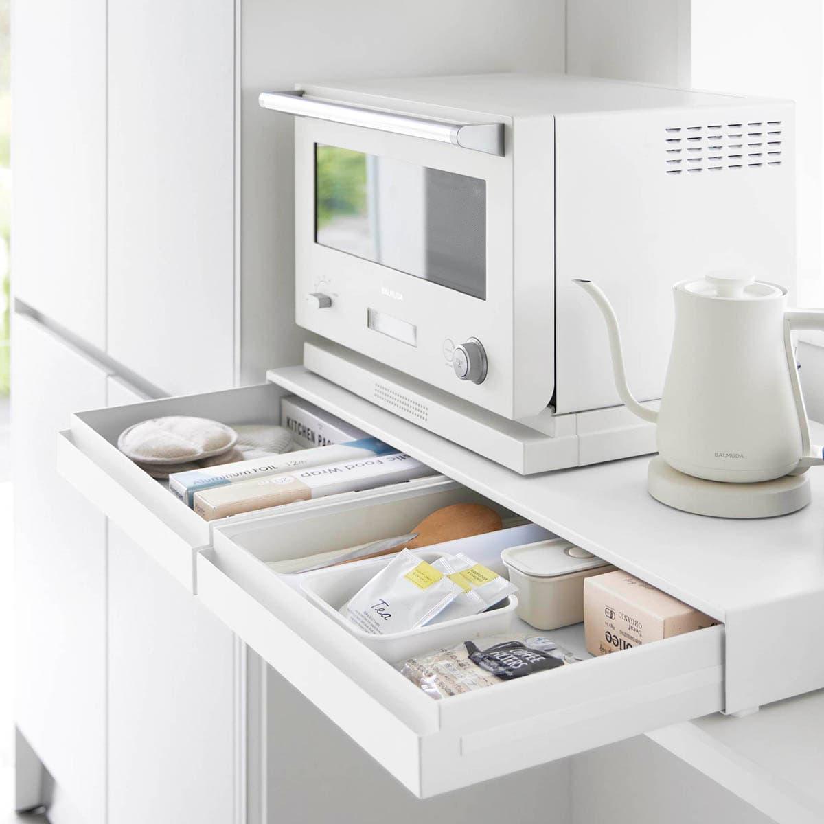 山崎実業の「リバーシブルキッチン家電下スライドテーブル&引き出し タワー W80」を両方引き出しにしたところ
