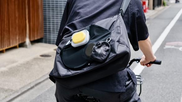 サロモン ACS SHOULDER BAG】背中が蒸れないのが快適な大容量バッグ