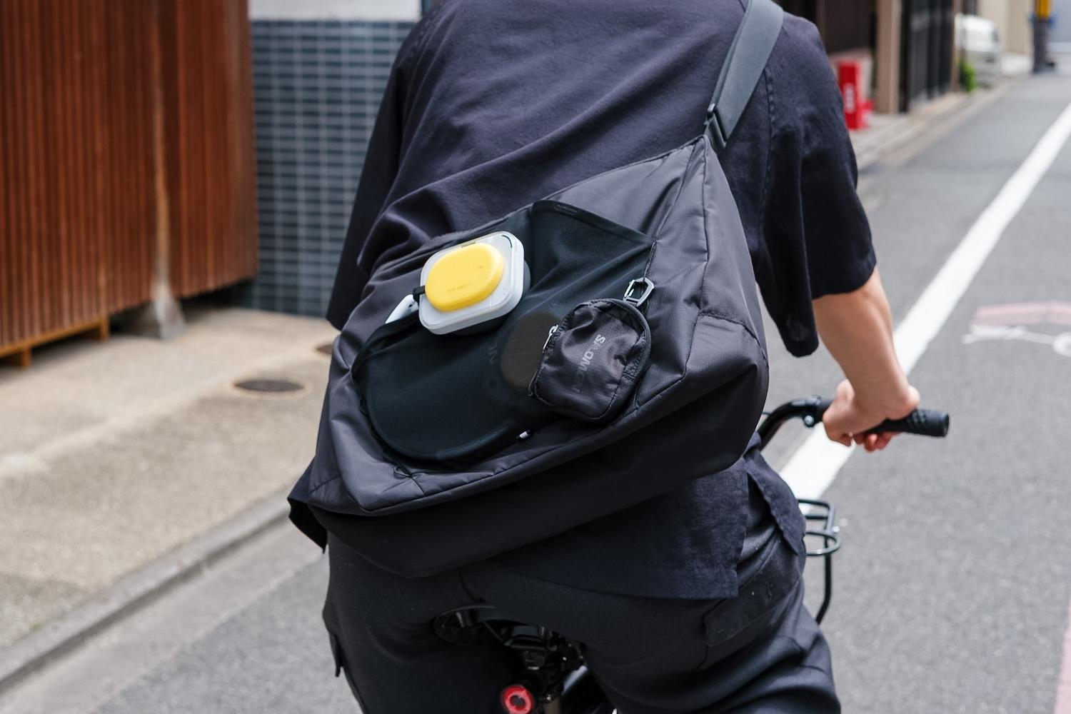 サロモン ACS SHOULDER BAG】背中が蒸れないのが快適な大容量バッグ