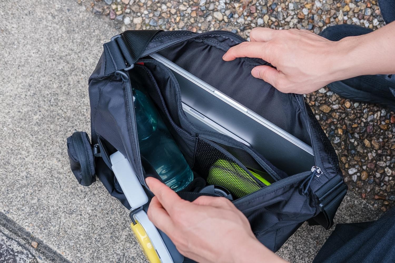 サロモン ACS SHOULDER BAG】背中が蒸れないのが快適な大容量バッグ
