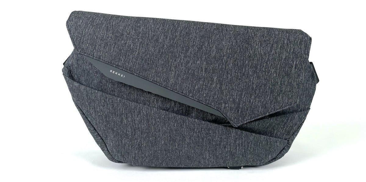 未使用 SEKKEI MX-sling ダークグレー 上質さとカジュアル感を両立させた大人気バッグが再販中。容量の調節が
