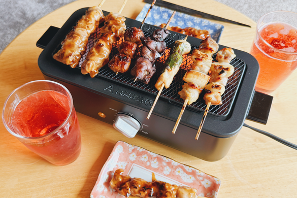 子どもと一緒におうち焼き鳥。山善の電気七輪で煙や油ハネを抑えて