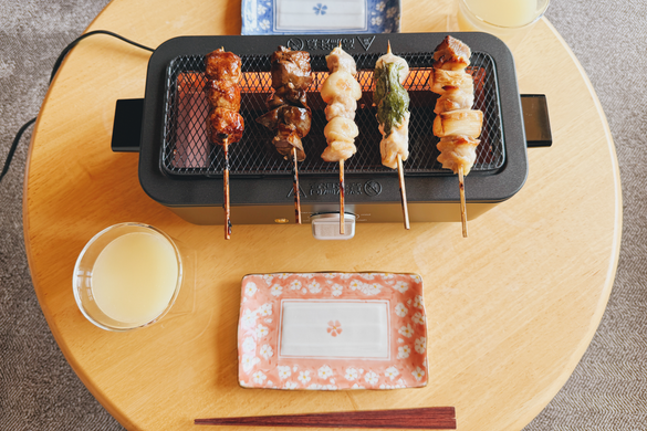 子どもと一緒におうち焼き鳥。山善の電気七輪で煙や油ハネを抑えて