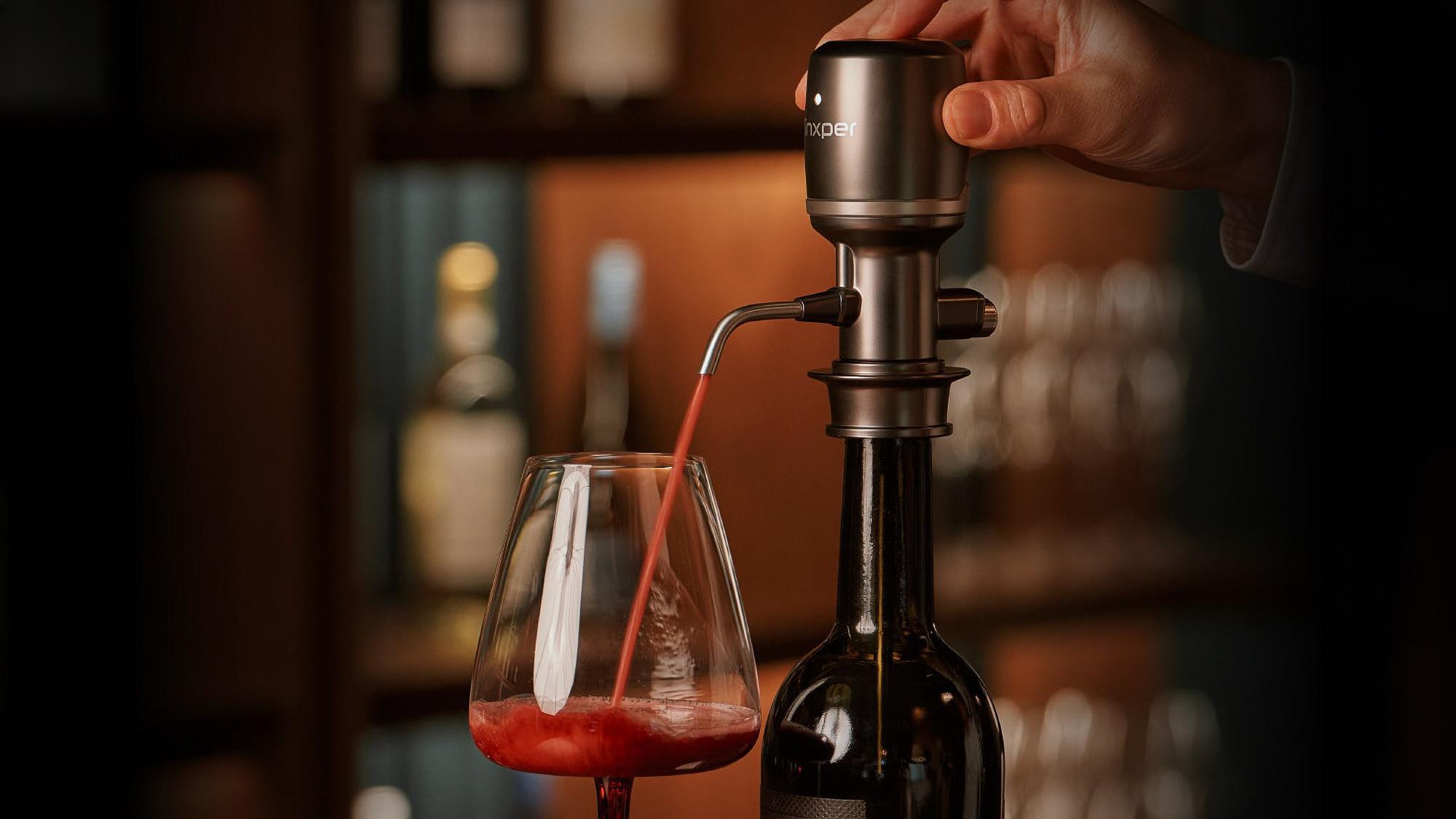 いつもの家飲みワイン、ボタン1つで“プロ仕上げ”の一杯に。プチ贅沢が