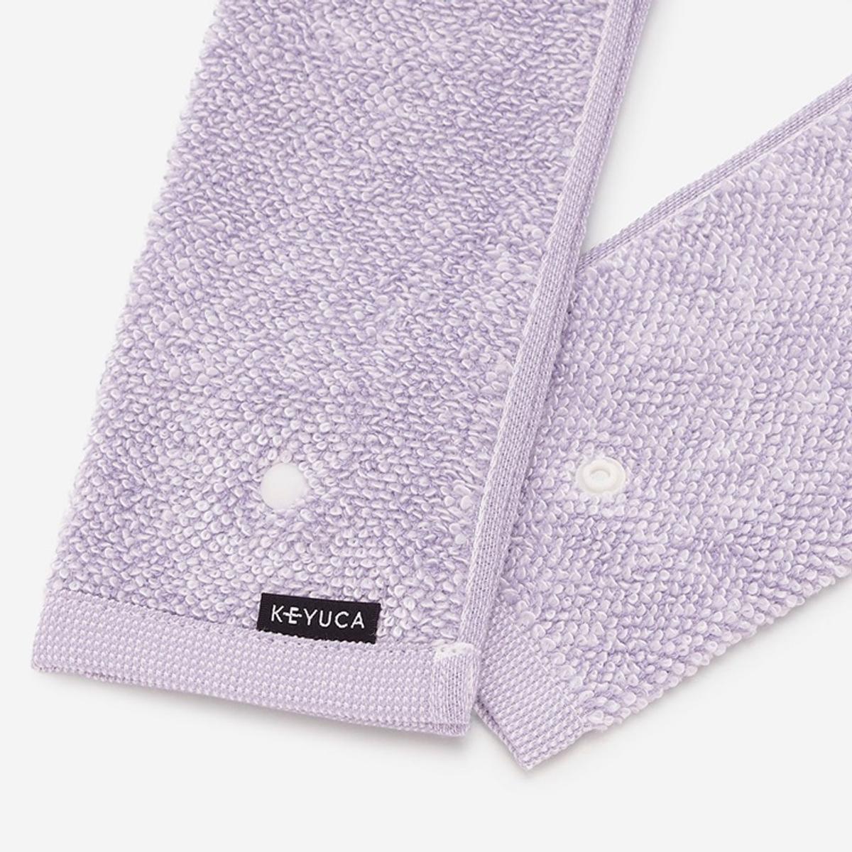 KEYUCA「触ると冷たいネックタオル 凍らない保冷剤付 8×65cm」ラベンダー スナップボタンを近くで見た様子