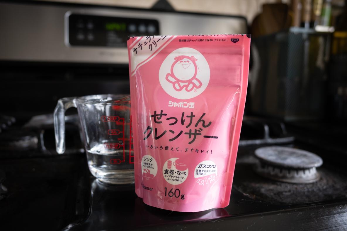 取れないと思っていた、頑固なコゲ汚れ。老舗石けんメーカーの「逸品
