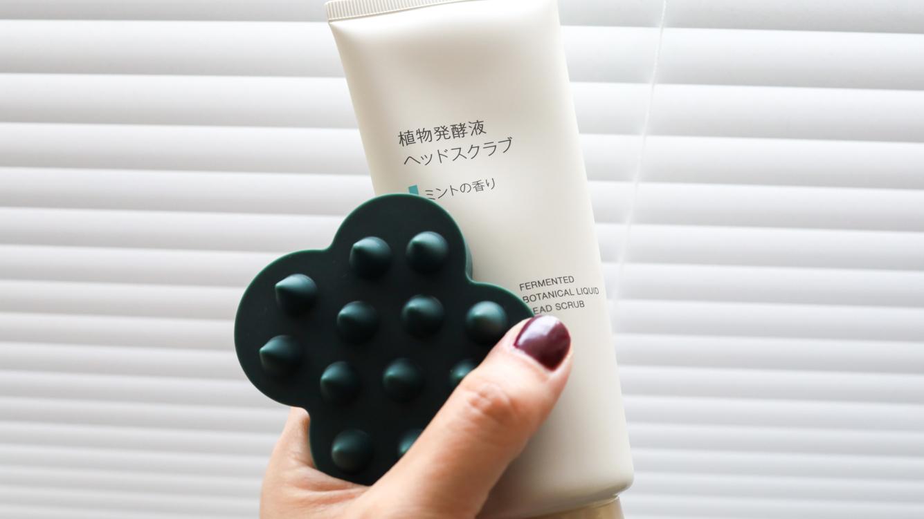 頭皮ケアに気を遣う私は、「無印良品のスクラブ」と「ukaのケンザン