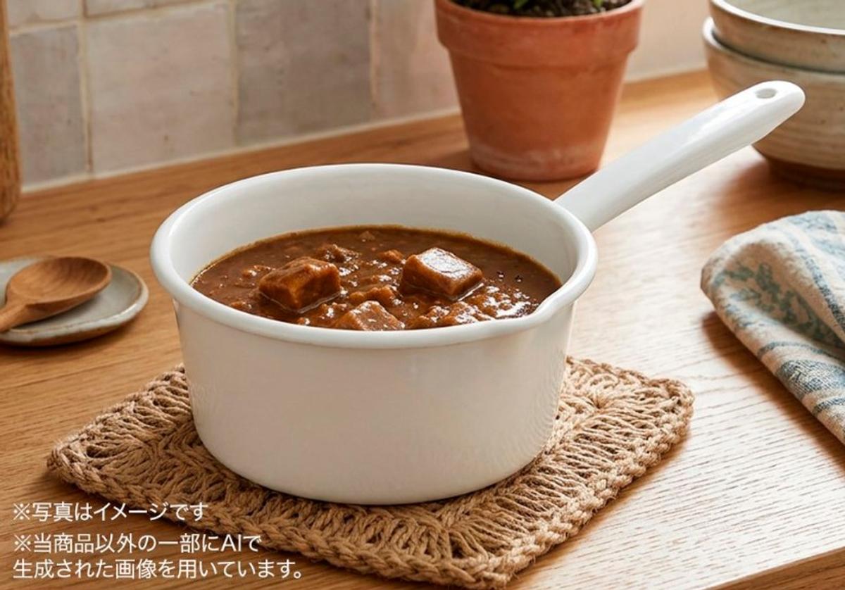 ニトリ「IH 軽量ほうろうミルクパン」にカレーが入っている様子