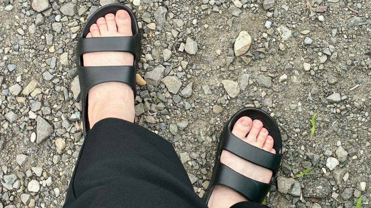 カインズの「リカバリーサポートサンダル」は安定感あるふかふかソール
