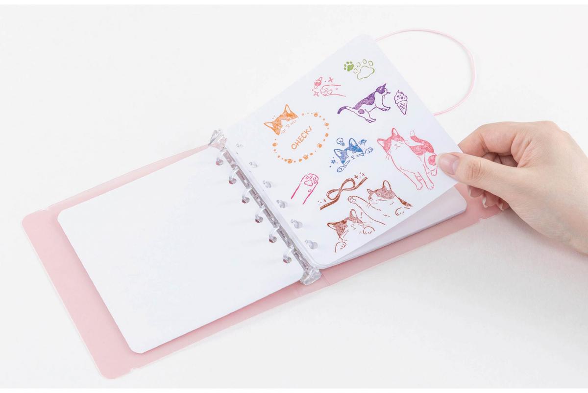 スタンプ帳のページを開いている