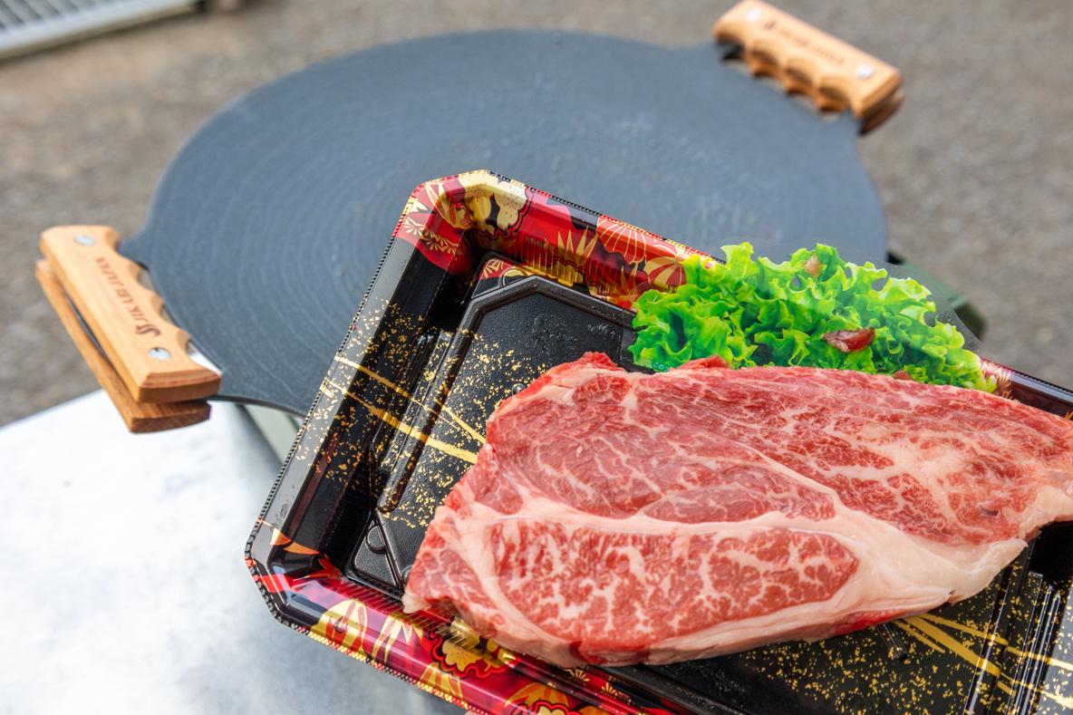 ステーキにハンバーグ美味しく焼けます！炭火式グリルドル　13A都市ガス炭着火 JIKABI JAPANのマルチグリドルで焼く「ステーキ肉」が最高。焦げ付かず