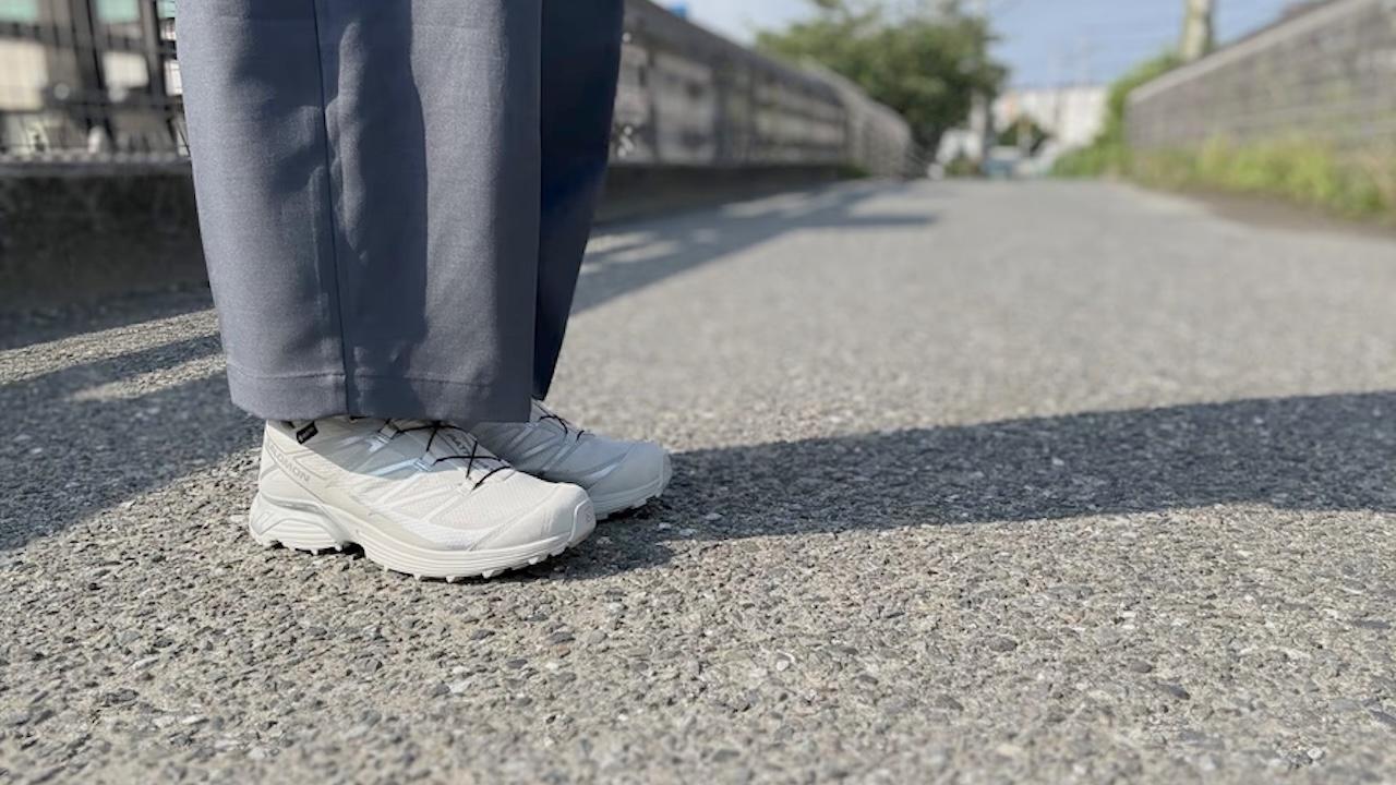 サロモンの「XT-PATHWAY GORE-TEX」、黒くないからどんな服装にも