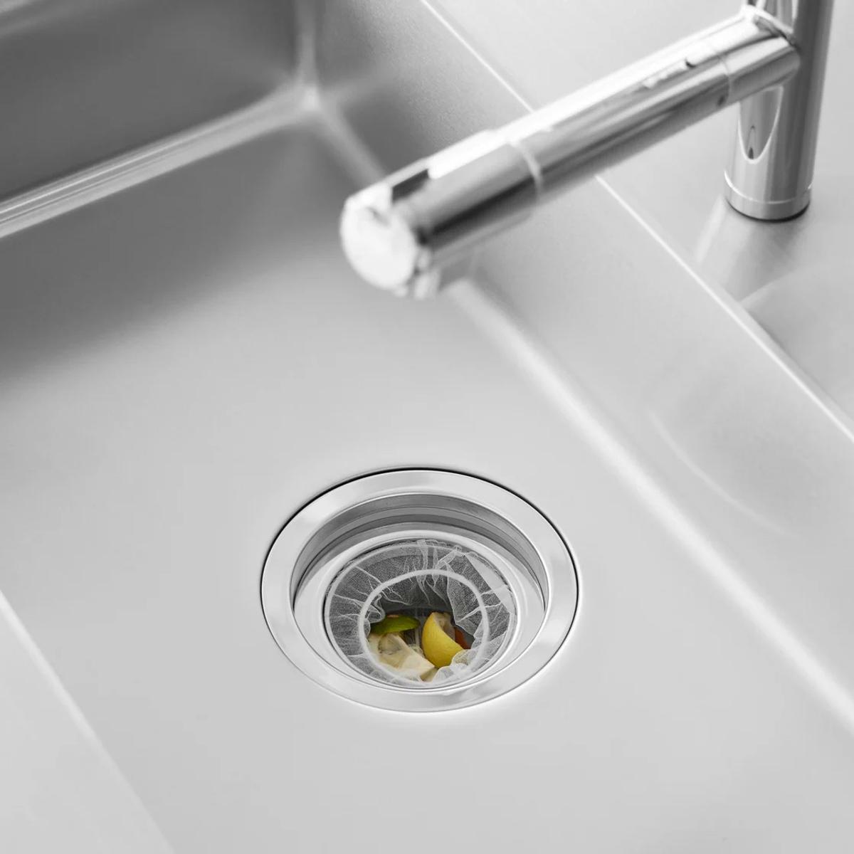 山崎実業「上からセットキッチン排水口ネットホルダー タワー」で生ごみをとったところ