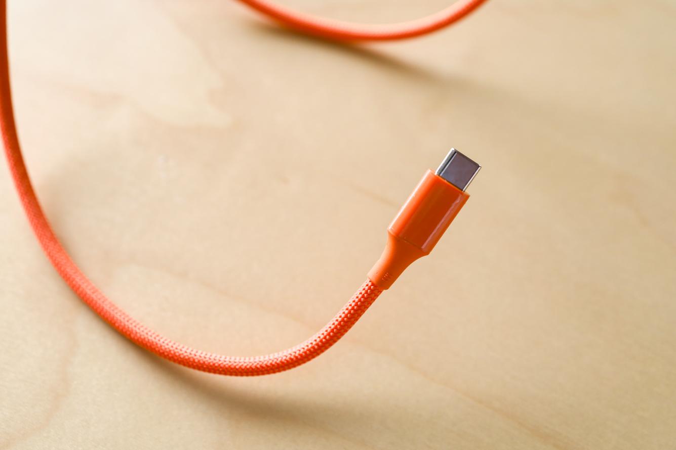 UGREENの「卵より小さい急速充電器」なら、毎日持ち歩きたくなる