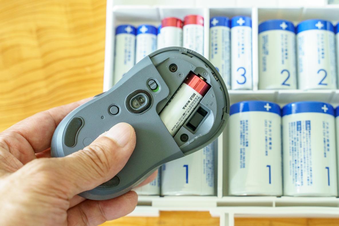 箱はありませんが、電池を入れればつきます 山崎実業のハンドル付きスリム分別電池ケースで「電池どこだっけ？」が