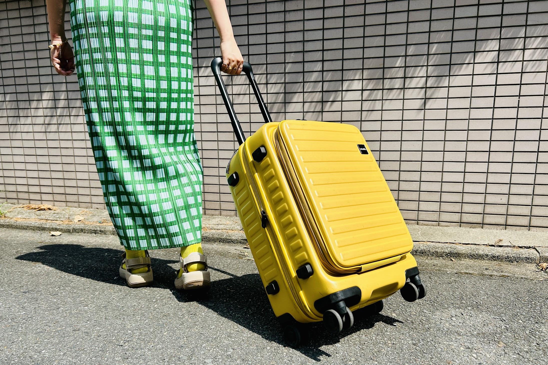 軽さと開けやすさで選んだLojelの「Cubo Small」。スーツケースを買い