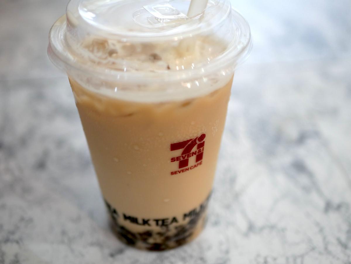 セブンイレブン「セブンカフェティー アイス ミルクティー」の黒糖わらびアレンジ