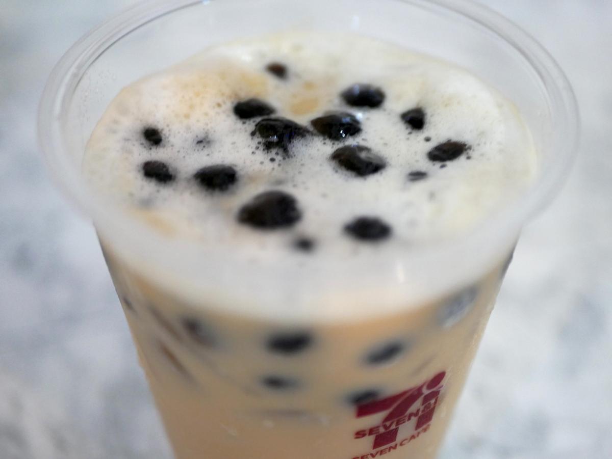 セブンイレブン「セブンカフェティー アイス ミルクティー」のタピオカアレンジ