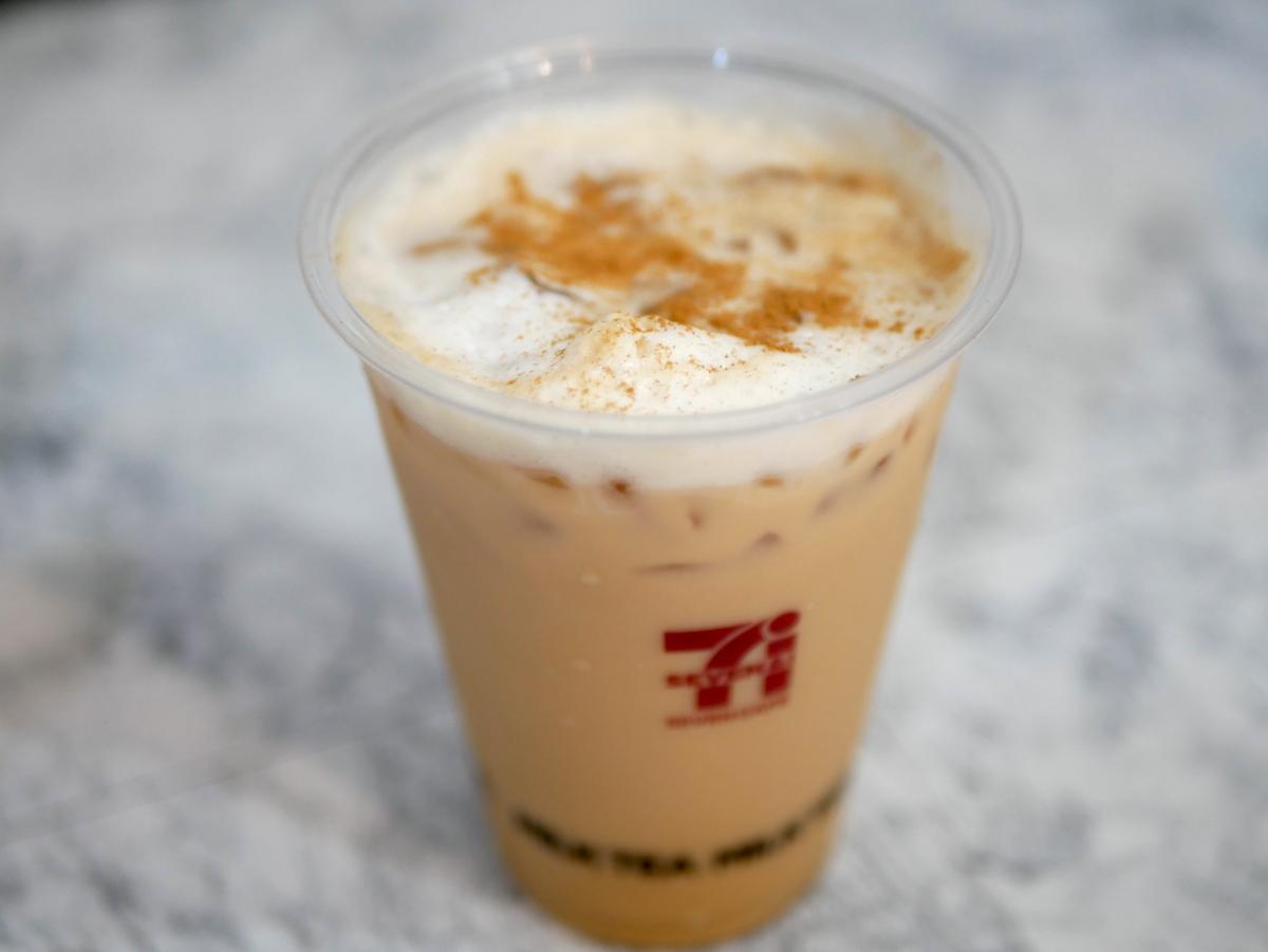 セブンイレブン「セブンカフェティー アイス ミルクティー」のシナモン