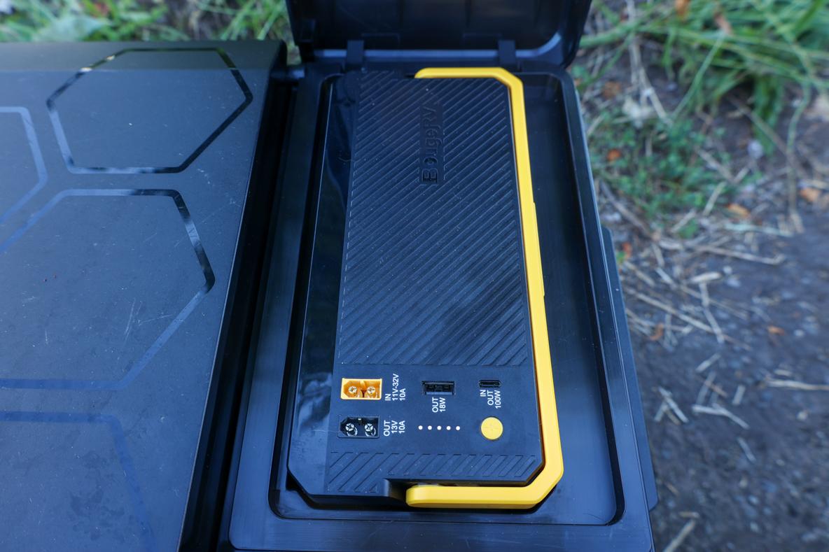 BougeRVの「スマホ充電もできるポータブル冷蔵庫」が凄い。気温30℃の
