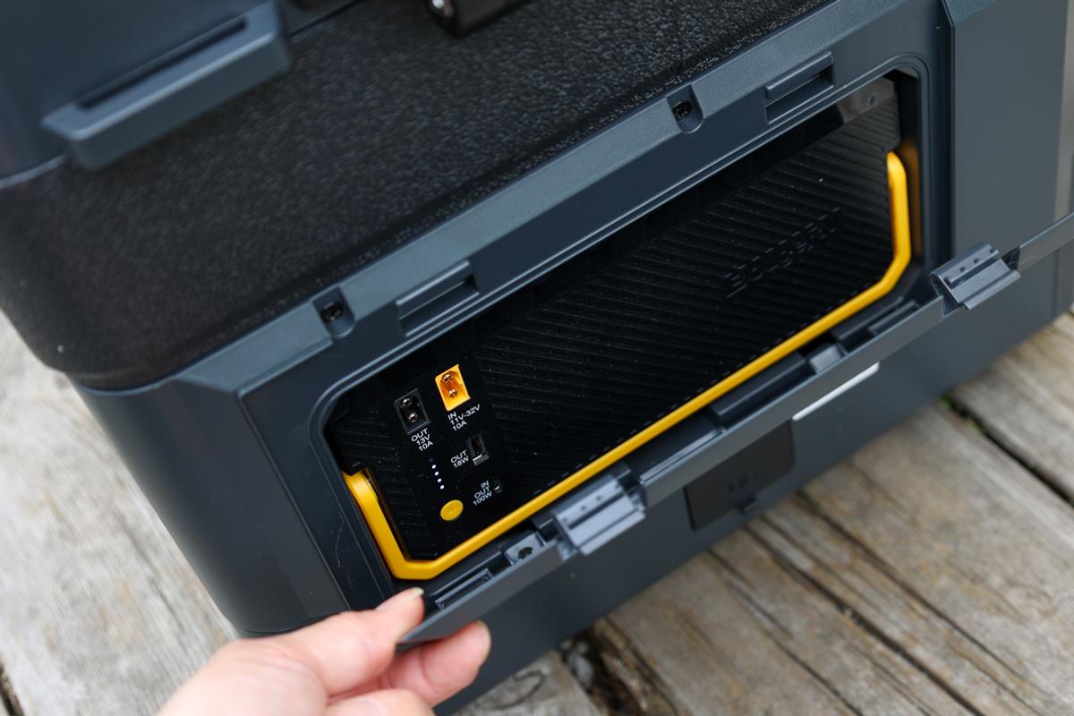 BougeRVの「CRD2 V2.0 40L ポータブル冷蔵庫(専用バッテリー付属)」