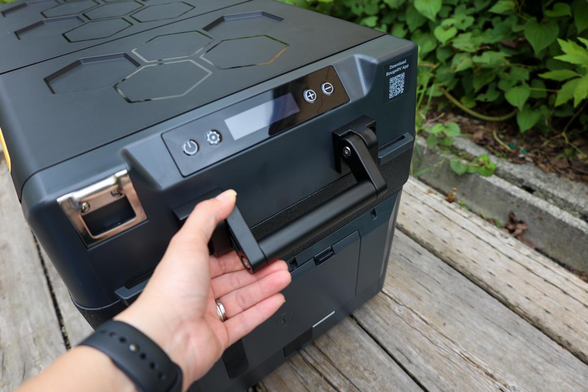 BougeRVの「CRD2 V2.0 40L ポータブル冷蔵庫(専用バッテリー付属)」