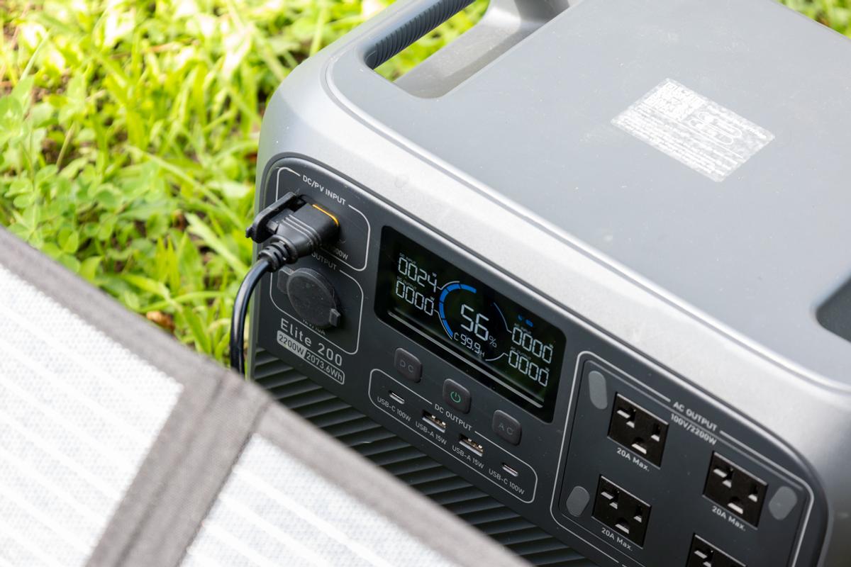 BougeRV「ソーラーパネル 100W 折りたたみ」