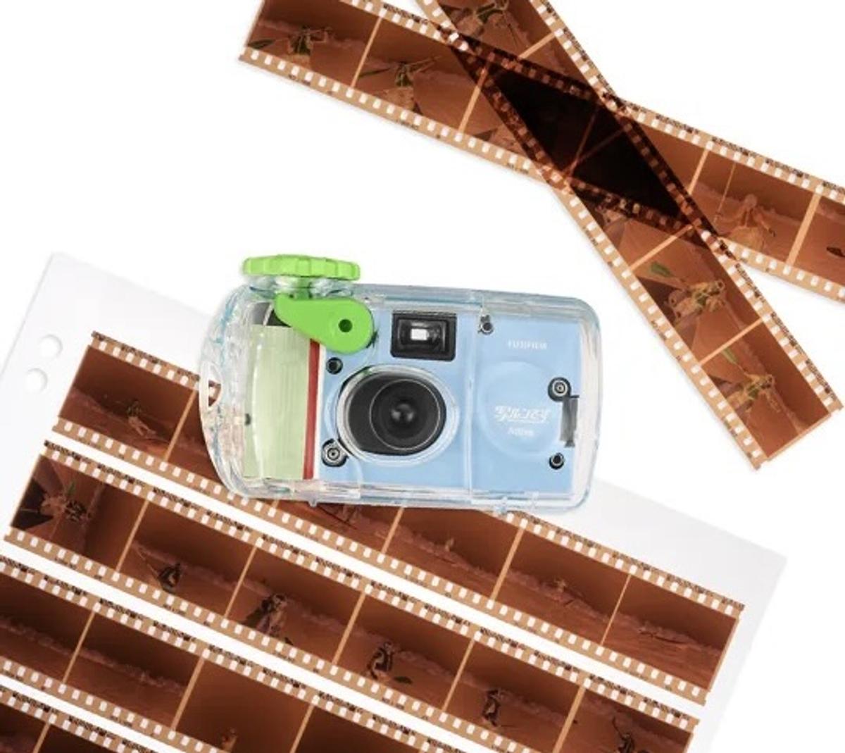 写ルンですActiveとフィルムが並んだ写真