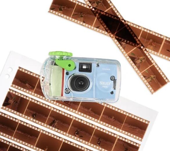 フイルムカメラです 富士フイルムの新作「写ルンです Active™︎」は防水機能つき。夏の
