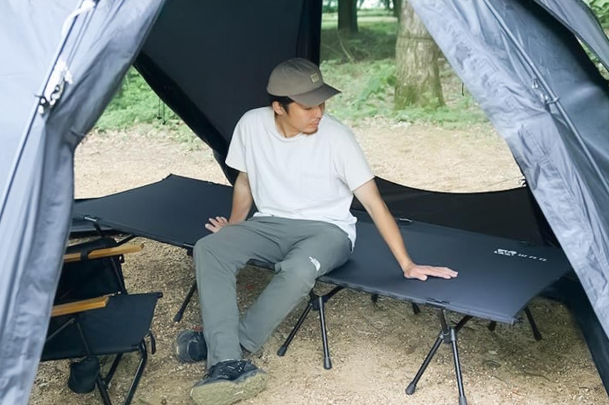 キャンプでも寝返りし放題！WAQのワイドコットなら、テント泊でも自宅