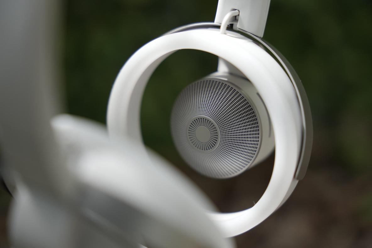 耳を塞がない開放感ってちょうどいい！nwmの「オープン型ヘッドホン