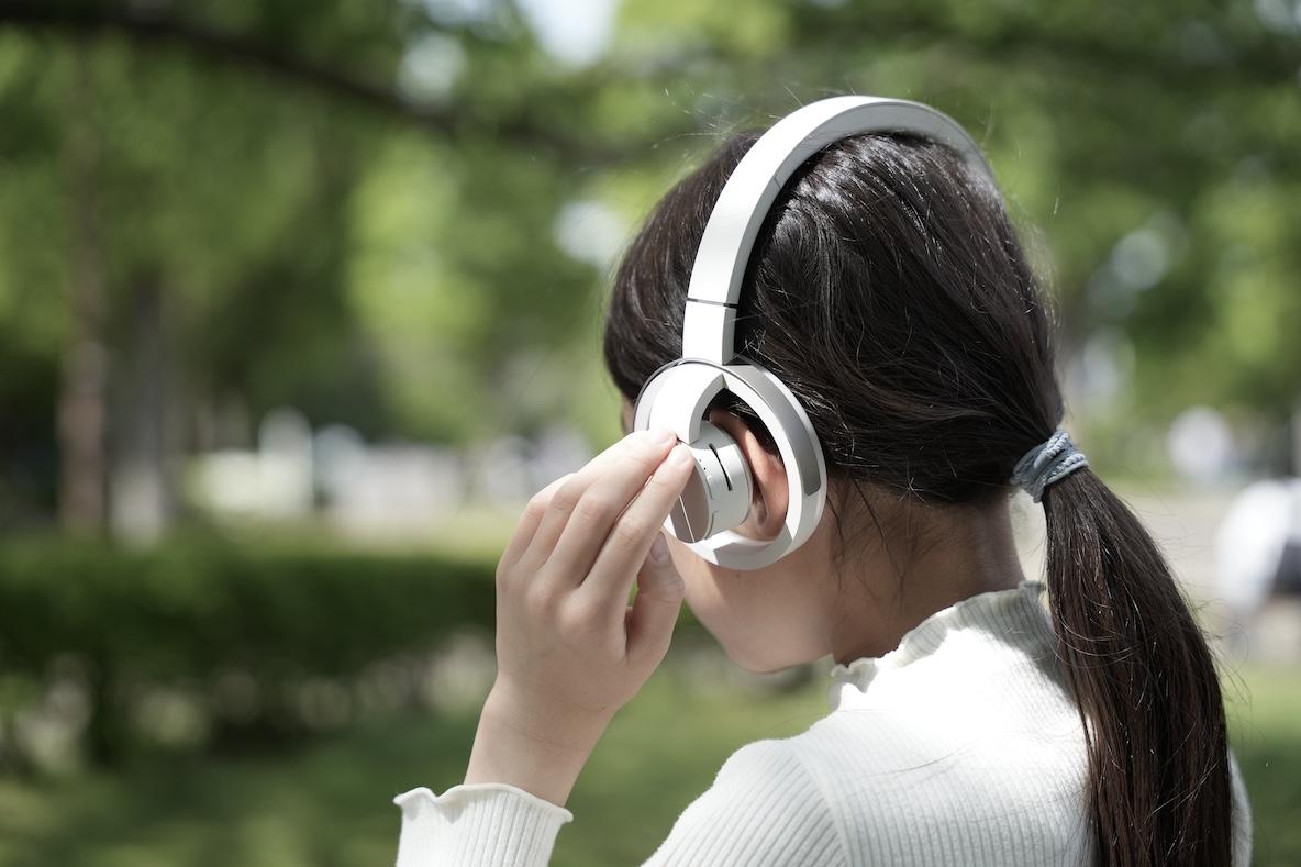 耳を塞がない開放感ってちょうどいい！nwmの「オープン型ヘッドホン