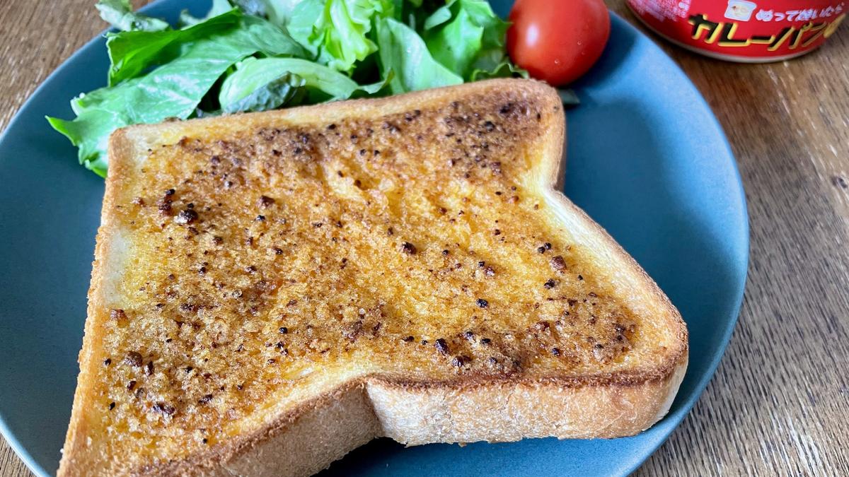 カルディ「ぬって焼いたらカレーパン 辛口 110g」