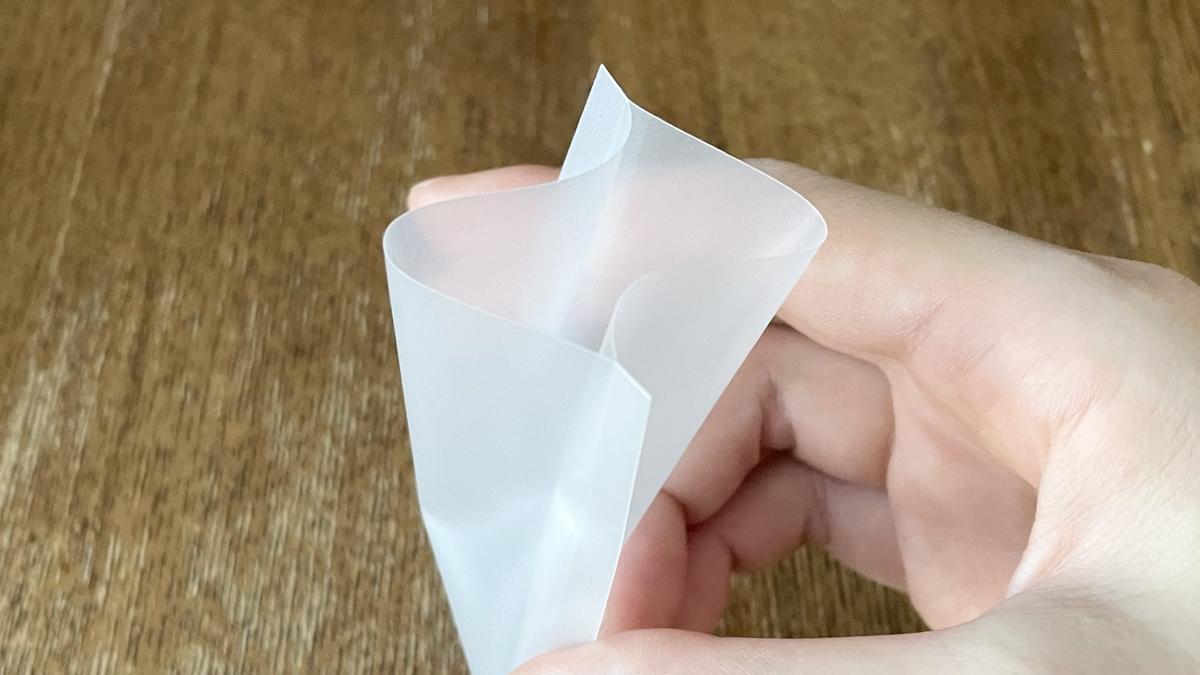 ダイソー「トラベル用パウチ容器５ＭＬ　２０Ｐ」「トラベル用パウチ容器１０ＭＬ　２０Ｐ」