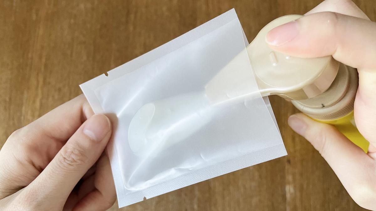 ダイソー「トラベル用パウチ容器５ＭＬ　２０Ｐ」「トラベル用パウチ容器１０ＭＬ　２０Ｐ」