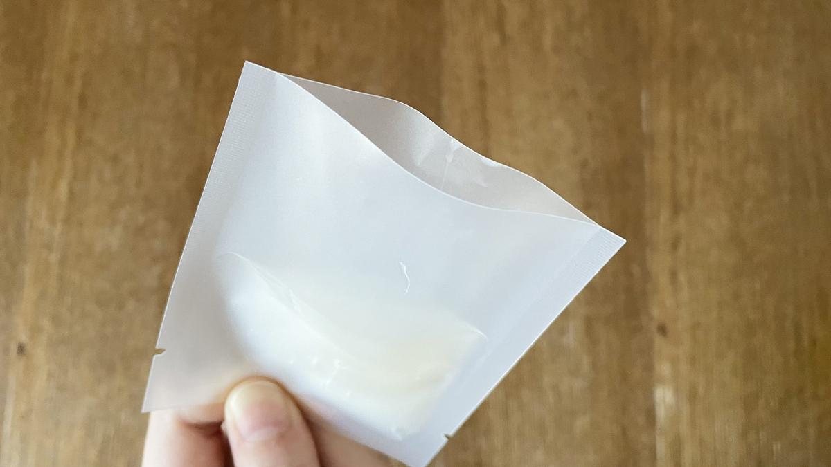 ダイソー「トラベル用パウチ容器５ＭＬ　２０Ｐ」「トラベル用パウチ容器１０ＭＬ　２０Ｐ」
